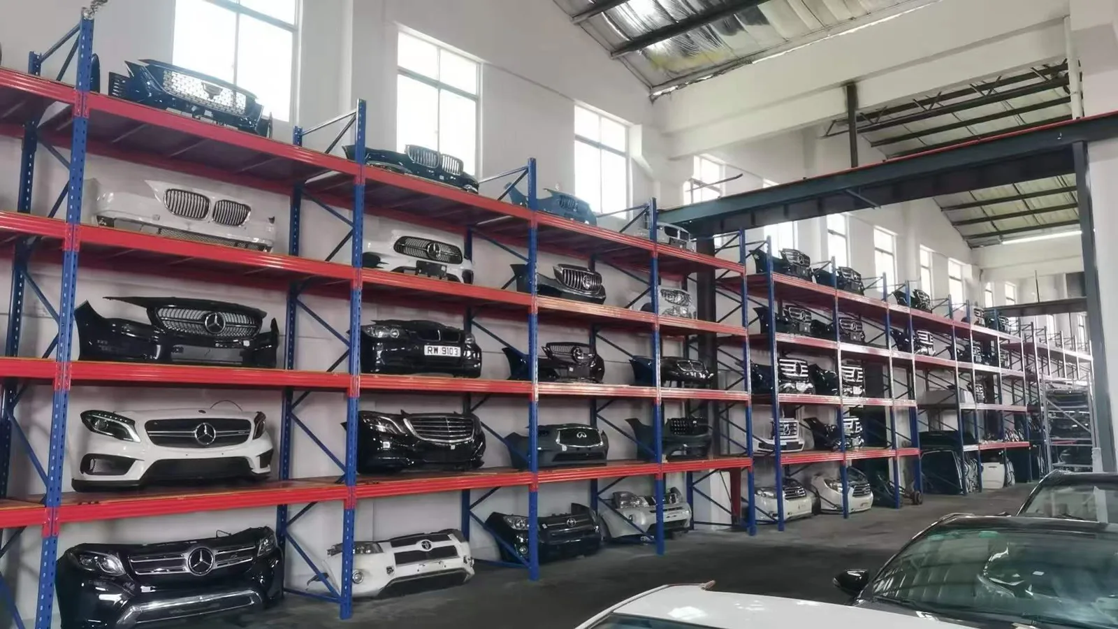 大量汽車前後保桿庫存實拍