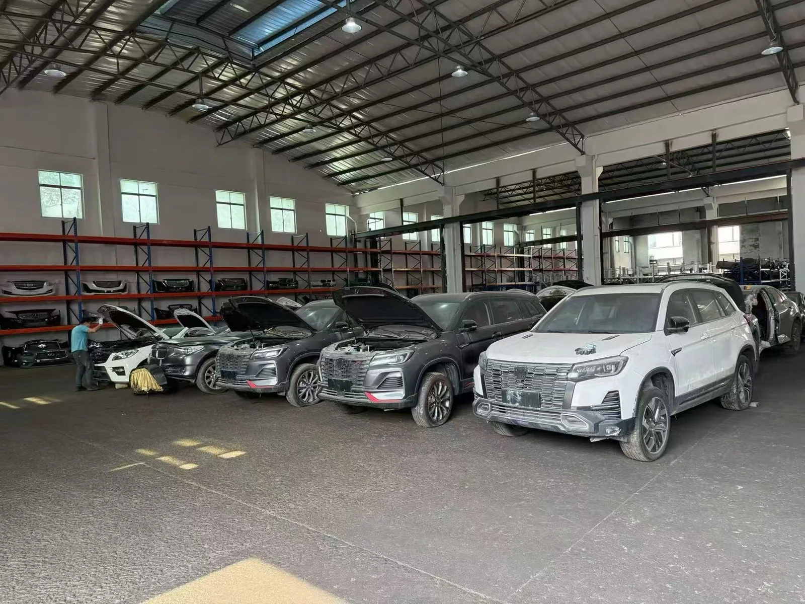 汽車與零件倉庫實拍